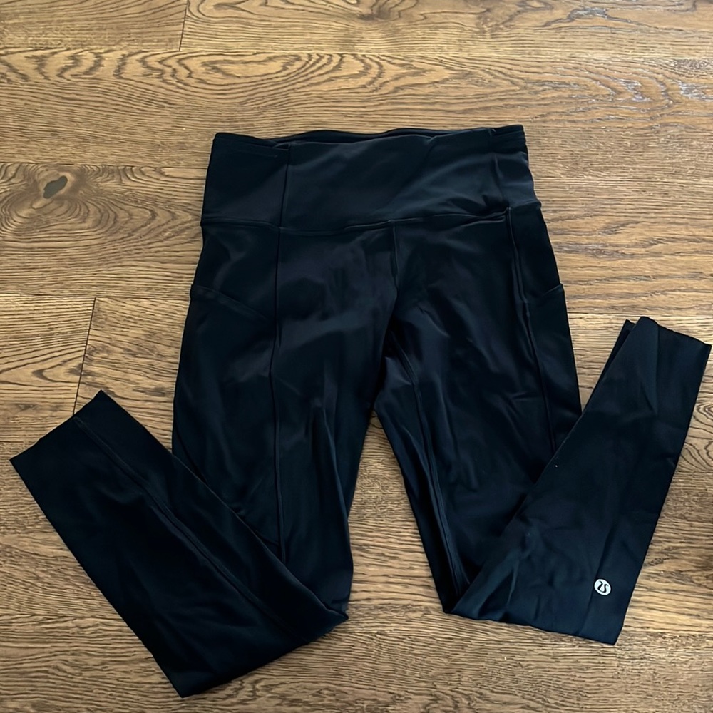 Lululemon Black fast and free 25’ size 6